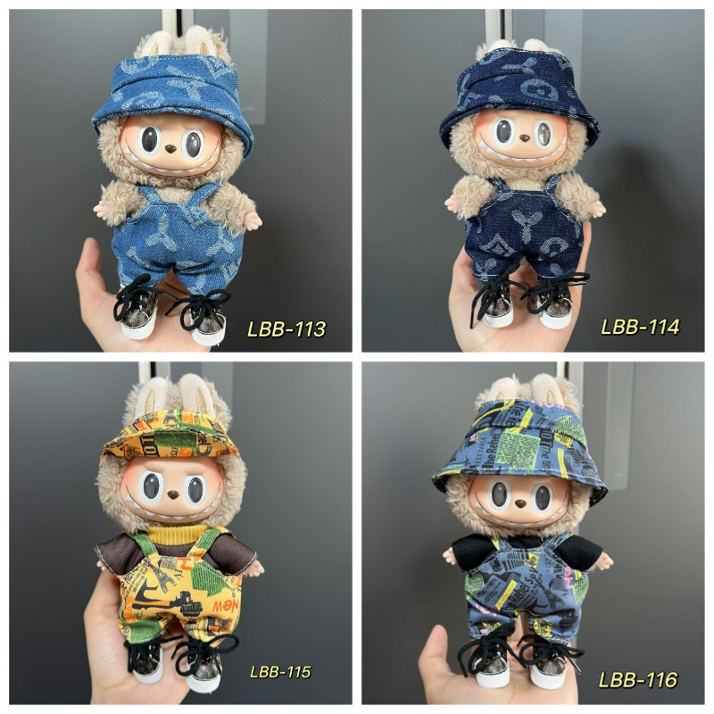 Outdoor Adventure Wear - หมวกปีกกว้างพิมพ์ลายวินเทจและชุดเอี๊ยมที่ออกแบบมาเป็นพิเศษสําหรับของเล่นตุ๊กตาน่ารักเป็นเสื้อผ้าผจญภัยกลางแจ้ง